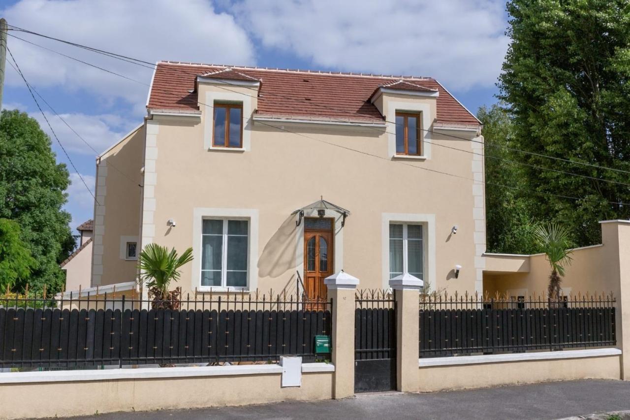 Joli Appartement De Vacances Ecouen Bagian luar foto