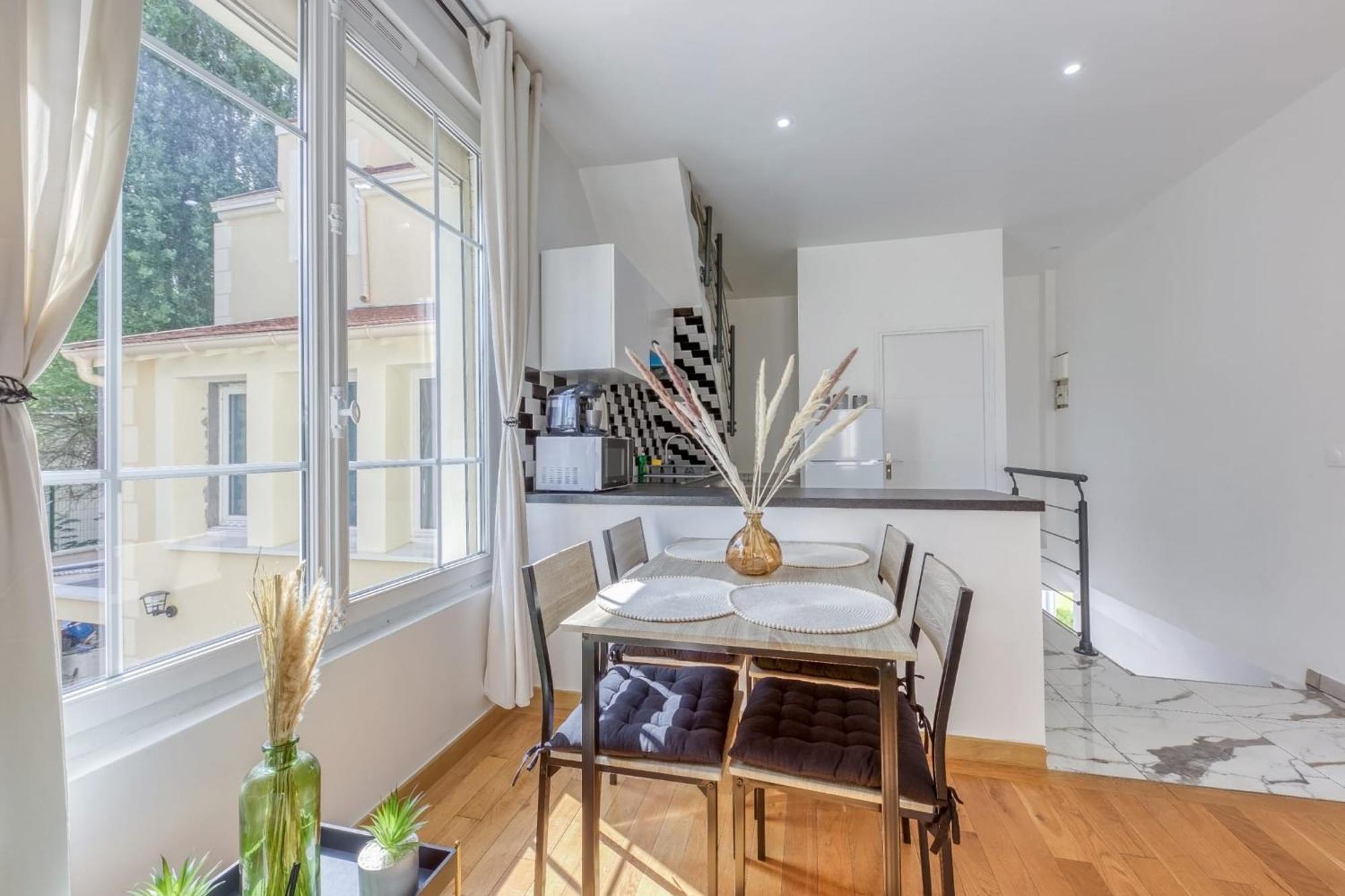 Joli Appartement De Vacances Ecouen Bagian luar foto