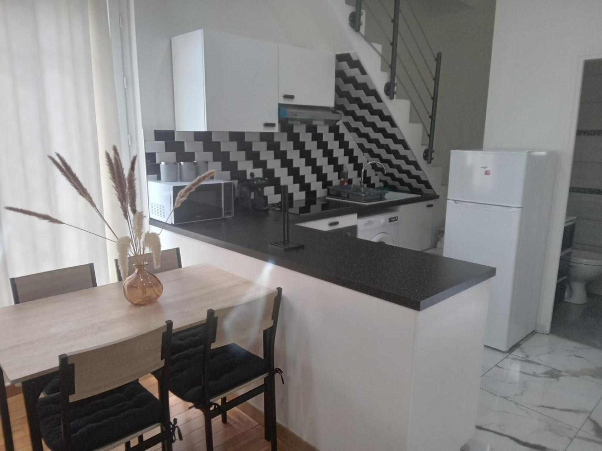 Joli Appartement De Vacances Ecouen Bagian luar foto